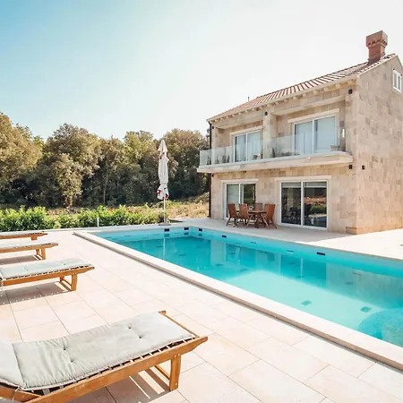 Matanovi Dvori Villa *