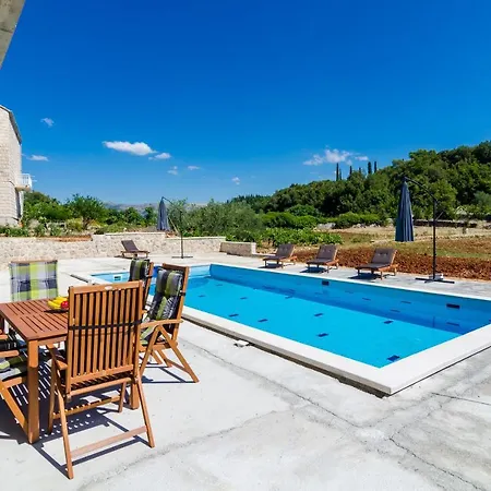 Matanovi Dvori Villa *