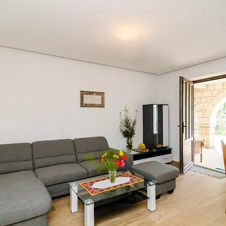 Matanovi Dvori Villa *